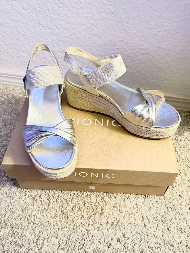 Vionic "Darla" Sandal In Gold